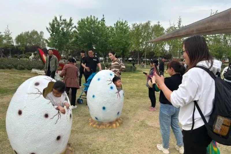 天颐湖畔巨型侏罗纪恐龙展